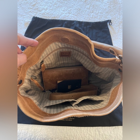 Frye Melissa Hobo and Zip Wallet in Beige in EUC - Picture 16 of 16